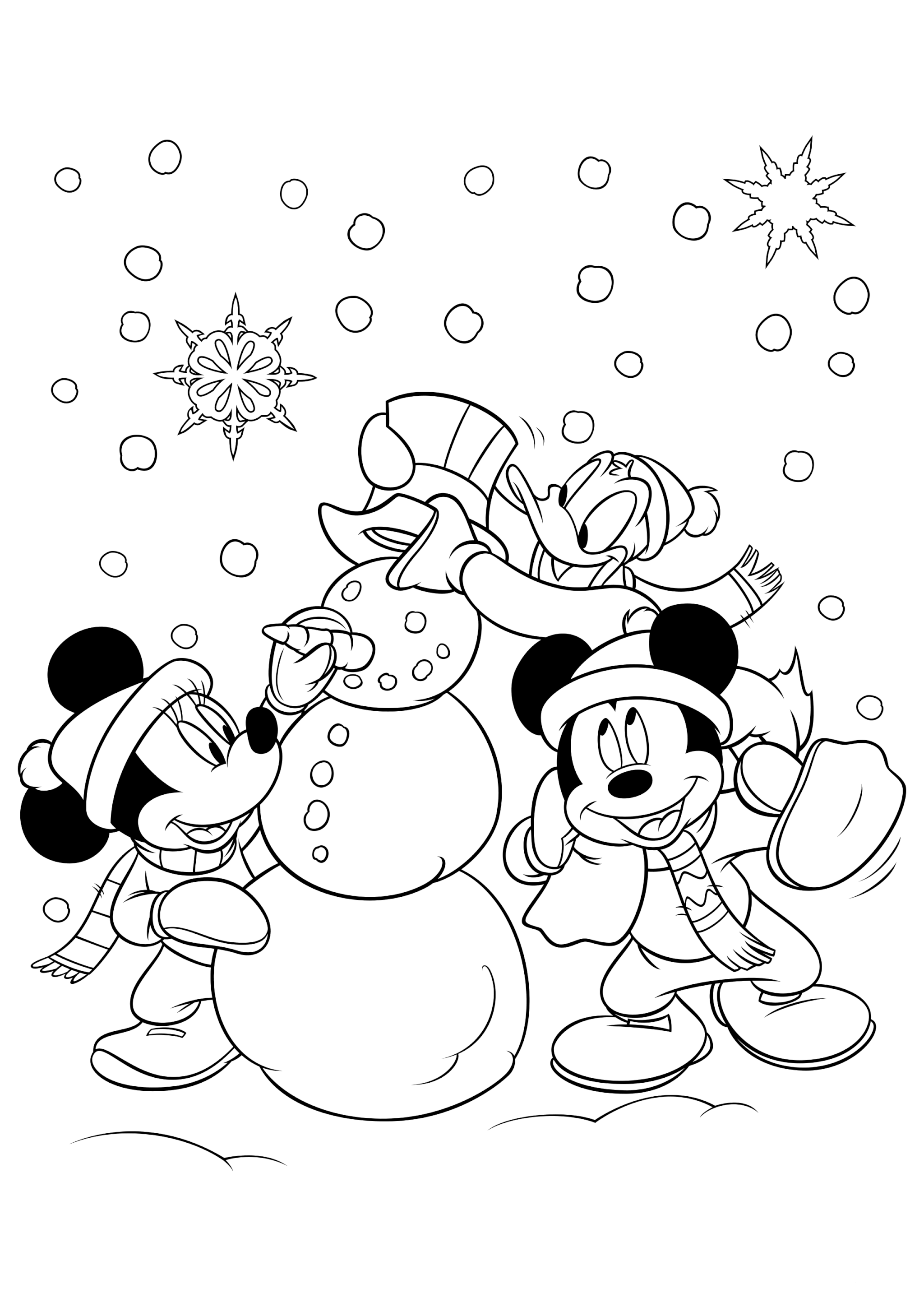 Раскраска Микки Маус и его друзья лепят снеговика